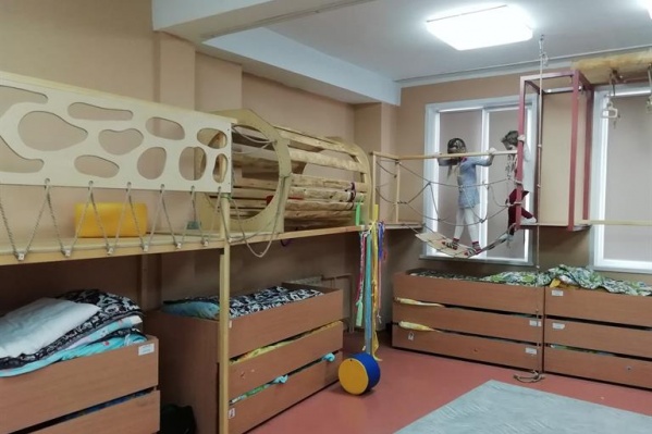В группах нет игрушек, только пара кукол и конструкторы В группах нет игрушек, только пара кукол и конструкторы
