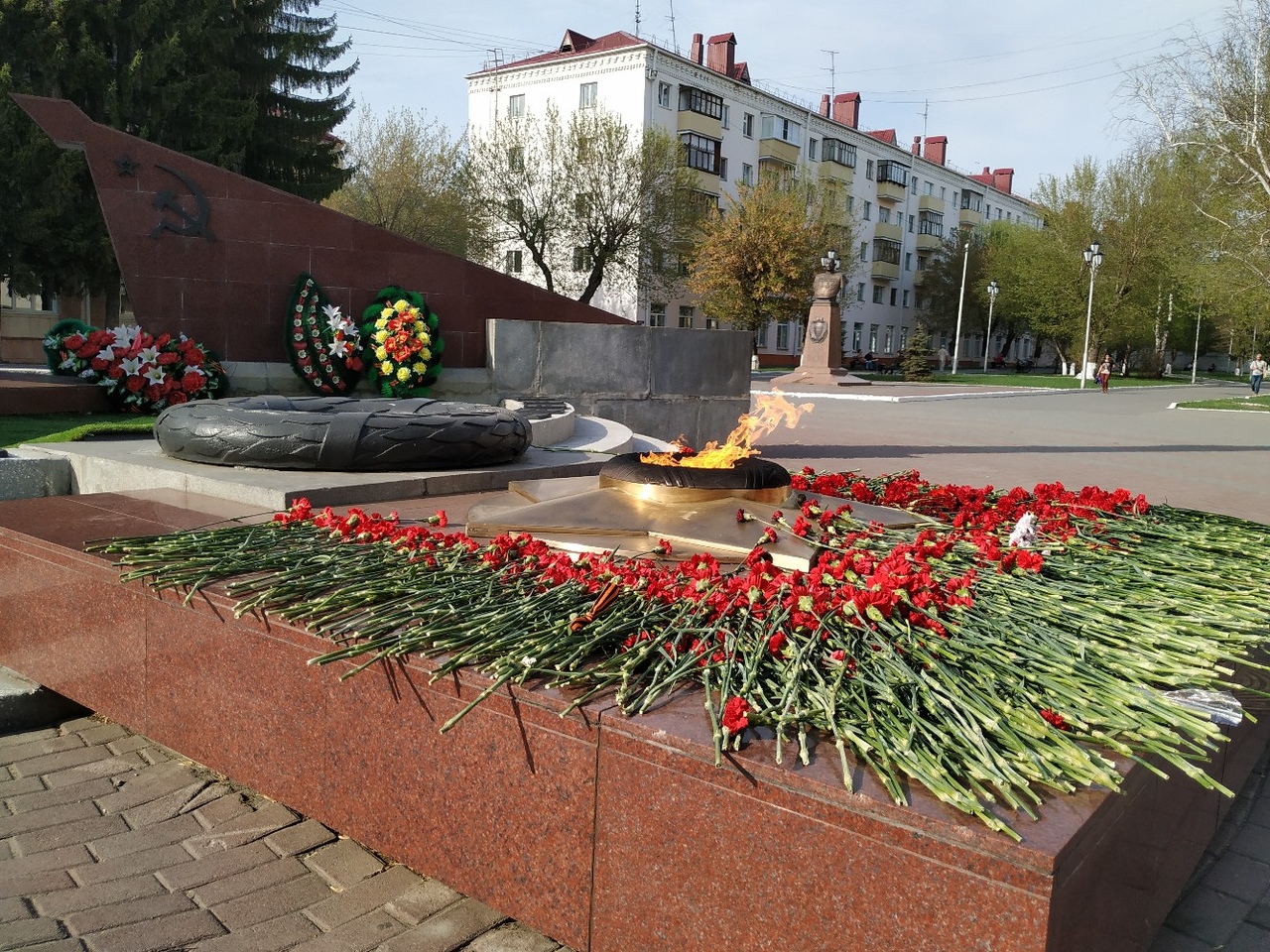 Обстановка в городе кургане. Вечный огонь Курган. 9 Мая Курган. День Победы город Курган. Парк Победы Курган звезда.