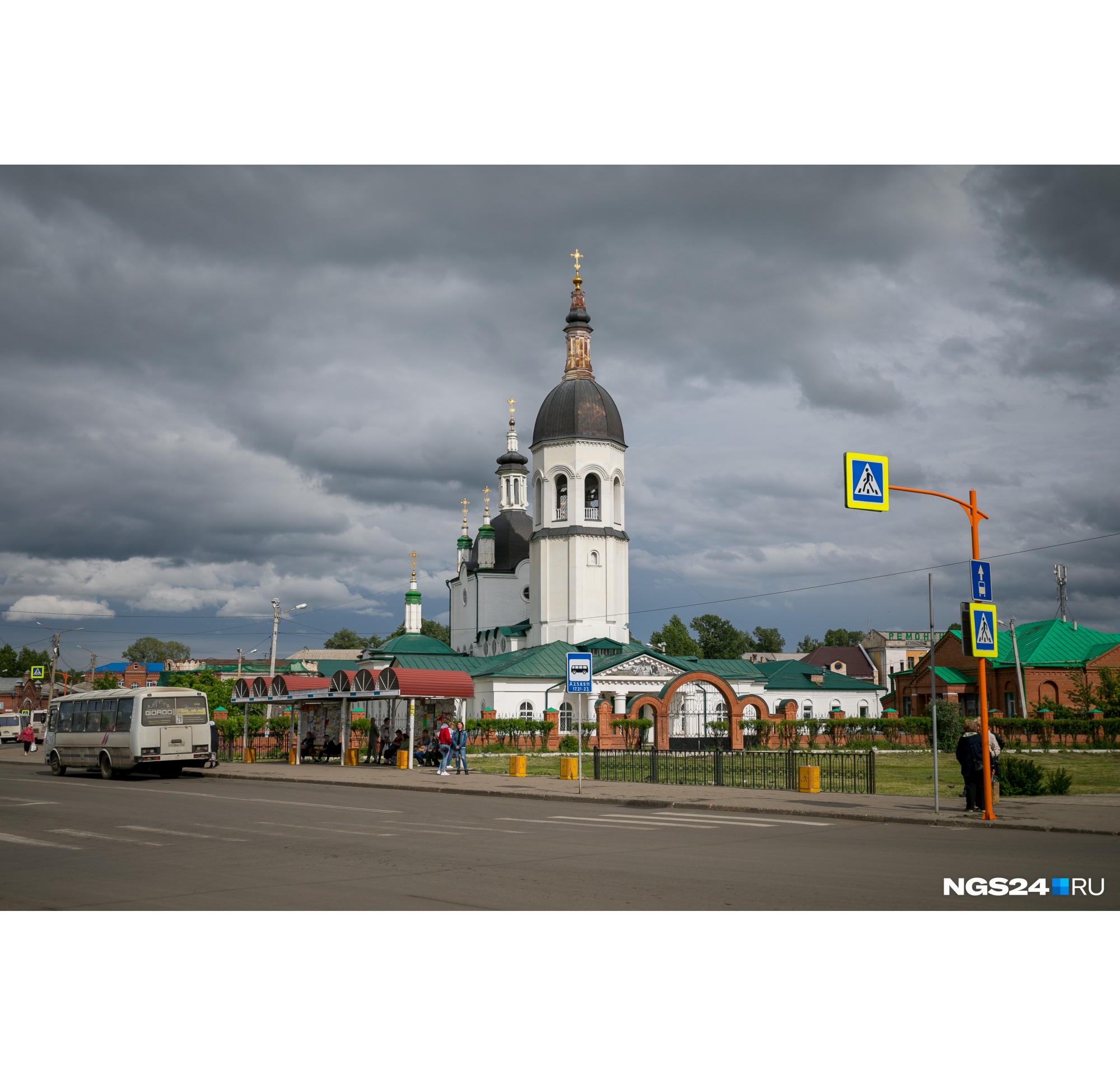 Собор у Центральной площади Канска Собор у Центральной площади Канска 