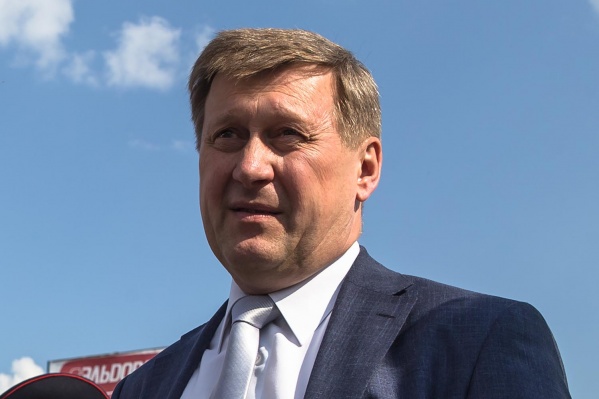 Анатолий Локоть посчитал неудачной идею перенести на месяц вперед начало учебного года Анатолий Локоть посчитал неудачной идею перенести на месяц вперед начало учебного года