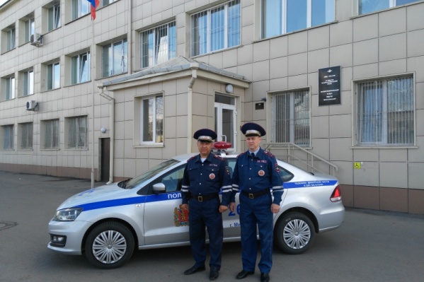 Инспекторы ОВ ДПС ГИБДД МО МВД «Минусинский»
старший лейтенант полиции Александр Черкашин и лейтенант полиции Сергей
Балуйков Инспекторы ОВ ДПС ГИБДД МО МВД «Минусинский»
старший лейтенант полиции Александр Черкашин и лейтенант полиции Сергей
Балуйков