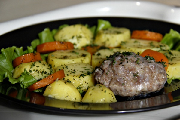 Паровая котлета из рубленого мяса с овощами на пару за 150 рублей Паровая котлета из рубленого мяса с овощами на пару за 150 рублей