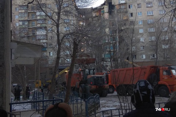 Под завалами могут оставаться около 80 человек Под завалами могут оставаться около 80 человек