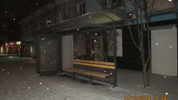 «Пример разбазаривания денег»: на Новосибирской поставили остановочный павильон и убрали остановку