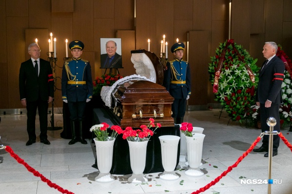 Церемония прощания состоялась сегодня в 11:00 в БКЗ Церемония прощания состоялась сегодня в 11:00 в БКЗ