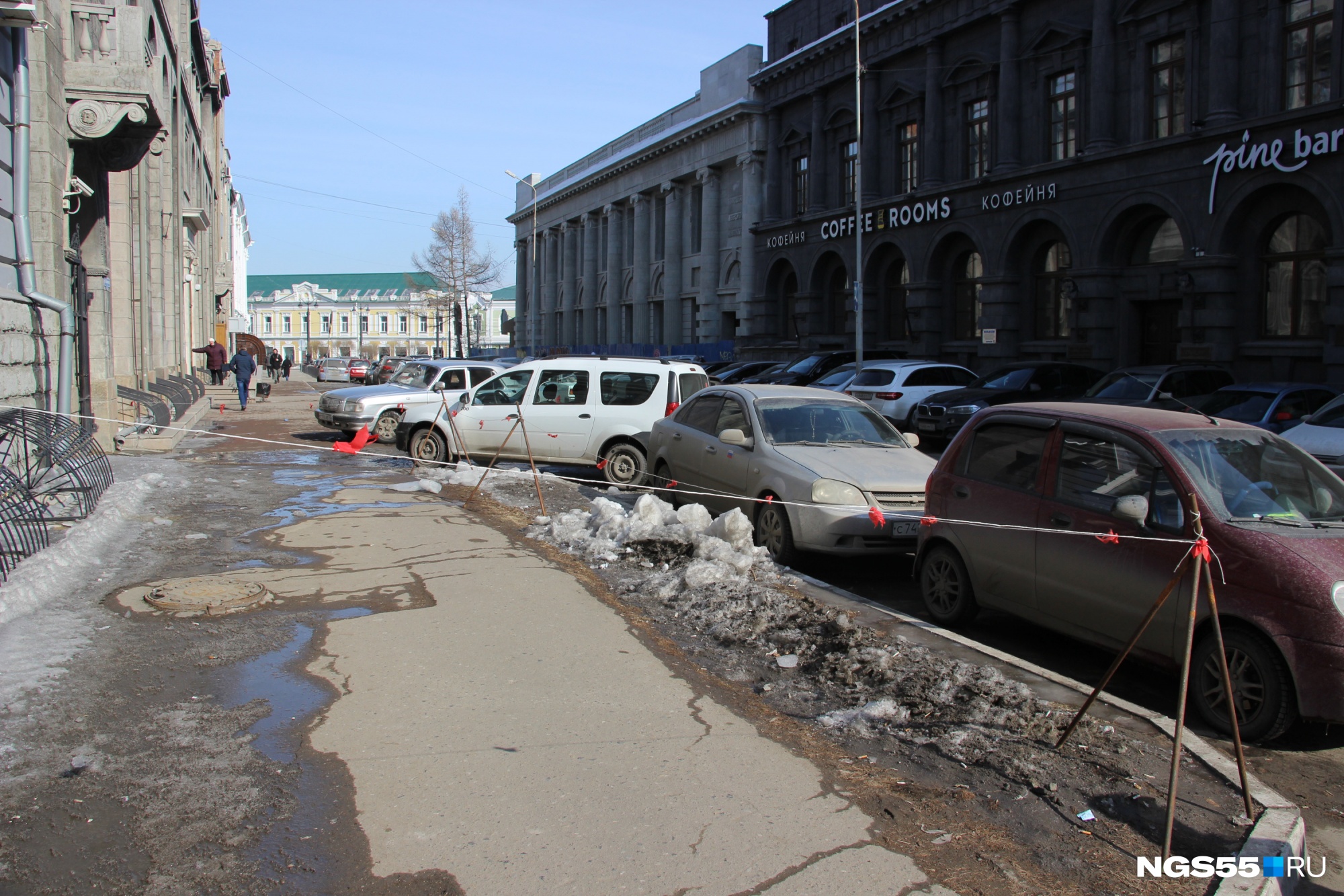 Омск 28.02.2015 упала глыба