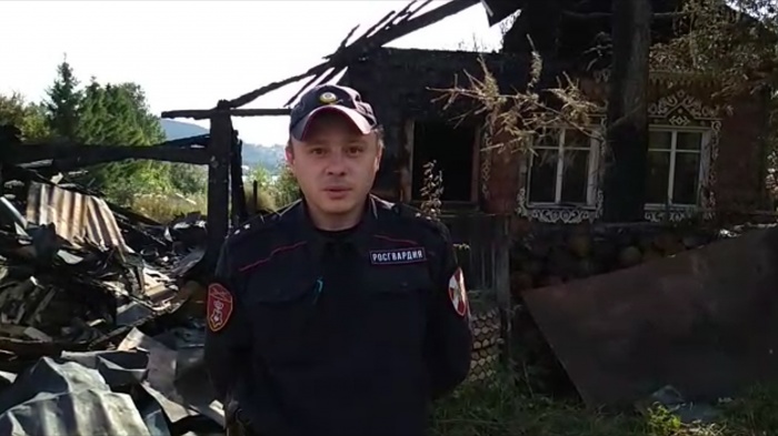 Руководство решило поощрить отличившегося сотрудника Руководство решило поощрить отличившегося сотрудника