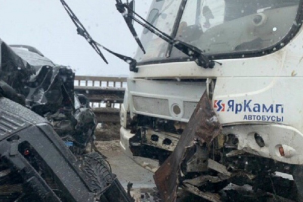 Городские власти и руководство ГИБДД уверены, что от трагедий на дорогах спасут яркие знаки и разметка Городские власти и руководство ГИБДД уверены, что от трагедий на дорогах спасут яркие знаки и разметка