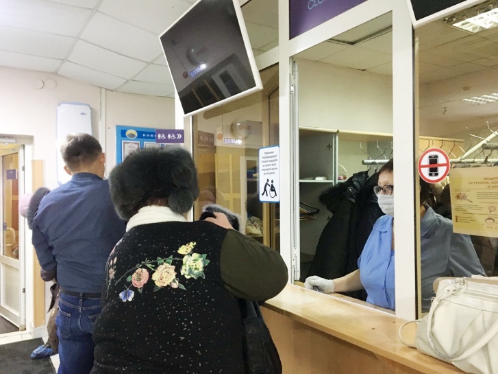 Сейчас большинство тюменцев носят медицинские маски. А у вас есть такая защита? Сейчас большинство тюменцев носят медицинские маски. А у вас есть такая защита?