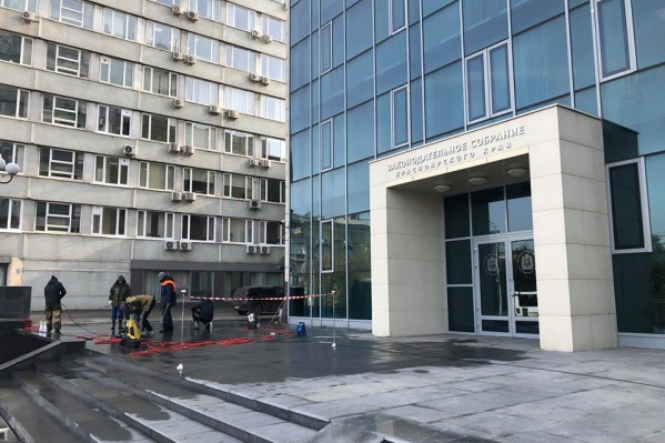 В документах работы значатся как «капитальный ремонт крыльца» В документах работы значатся как «капитальный ремонт крыльца»