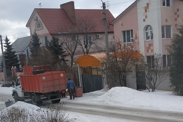 Поймать мусоровоз оказалось непростой задачей для жителей посёлка Поймать мусоровоз оказалось непростой задачей для жителей посёлка