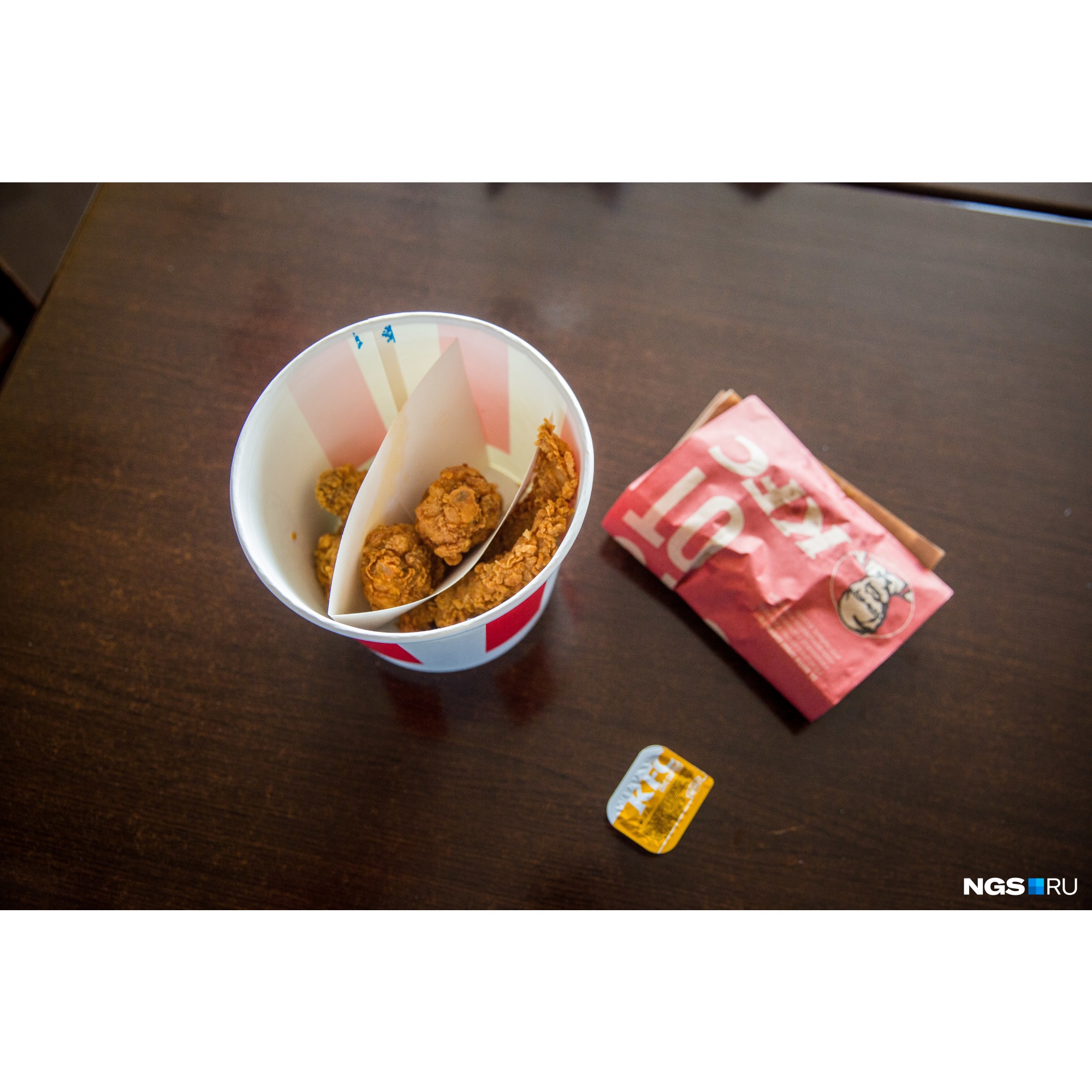 Курьер Delivery Club доставил заказ из KFC в офис НГС очень быстро, но доставка была платной — 99 рублей Курьер Delivery Club доставил заказ из KFC в офис НГС очень быстро, но доставка была платной — 99 рублей