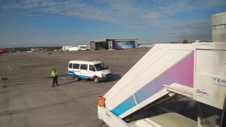 Самолет «Аэрофлота» развернули после вылета из Красноярска: сработали датчики открытия дверей