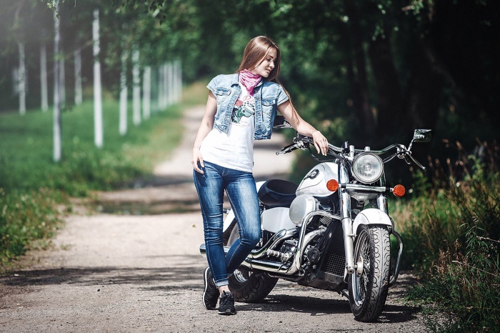 Елена Кравцевич сама водит мотоцикл Harley-Davidson, но в Европу поедет пассажиром Елена Кравцевич сама водит мотоцикл Harley-Davidson, но в Европу поедет пассажиром