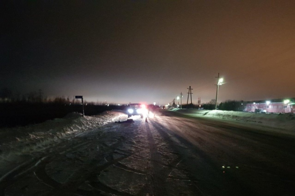 Похожее ДТП произошло в Архангельске по дороге в поселок Талаги в ночь на 2 января. Тогда водитель УАЗа <a href="https://29.ru/text/incidents/66430471/" target="_blank" class="_">сбил мужчину</a>, который вышел с обочины на проезжую часть Похожее ДТП произошло в Архангельске по дороге в поселок Талаги в ночь на 2 января. Тогда водитель УАЗа <a href="https://29.ru/text/incidents/66430471/" target="_blank" class="_">сбил мужчину</a>, который вышел с обочины на проезжую часть