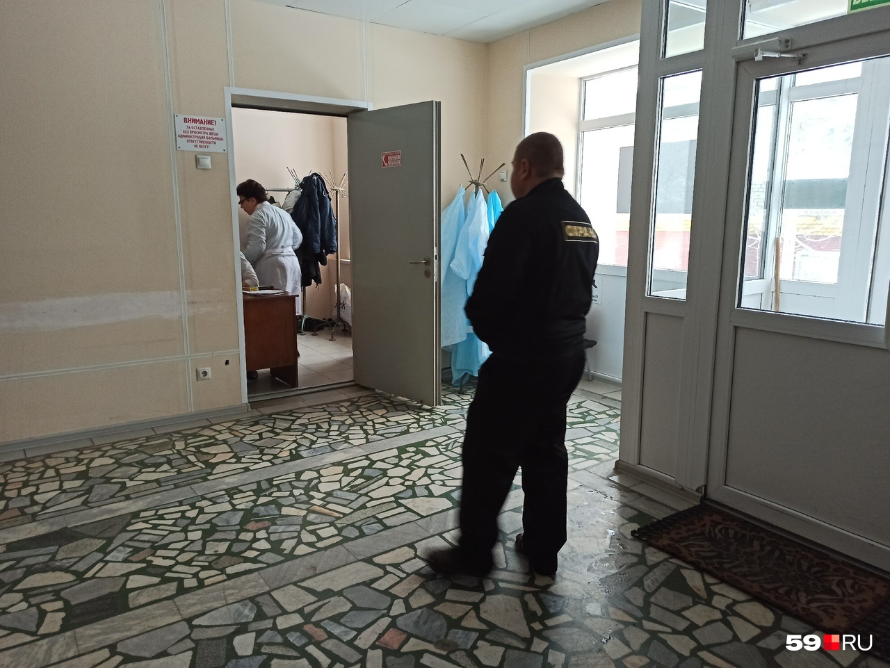 В ожоговый центр доставили трех человек из отеля «Карамель» В ожоговый центр доставили трех человек из отеля «Карамель»