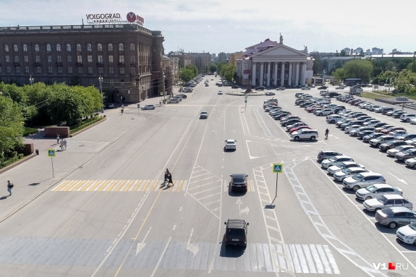 Новая разметка в центре Волгограда разделила горожан на два лагеря Новая разметка в центре Волгограда разделила горожан на два лагеря