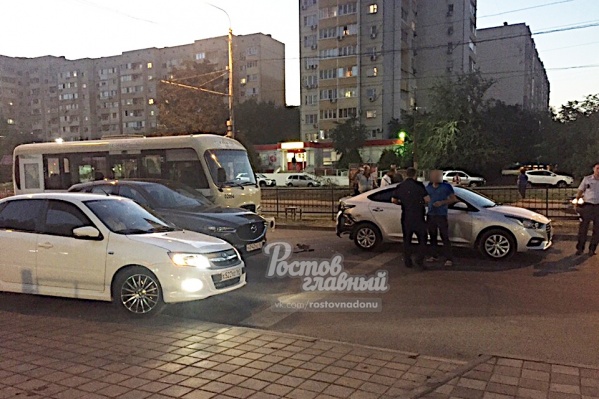 Из-за ДТП образовалась километровая пробка Из-за ДТП образовалась километровая пробка