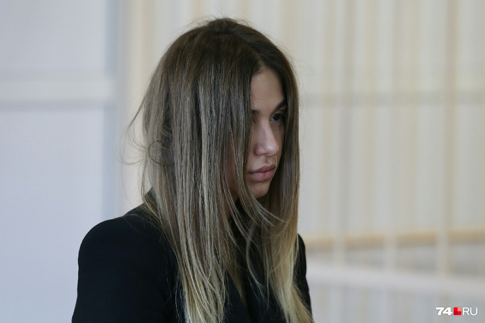 Виновница аварии выглядела в зале суда весьма подавленной и периодически плакала Виновница аварии выглядела в зале суда весьма подавленной и периодически плакала
