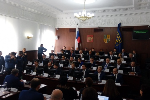 Представители КПРФ и «Единой России» вновь не смогли договориться Представители КПРФ и «Единой России» вновь не смогли договориться