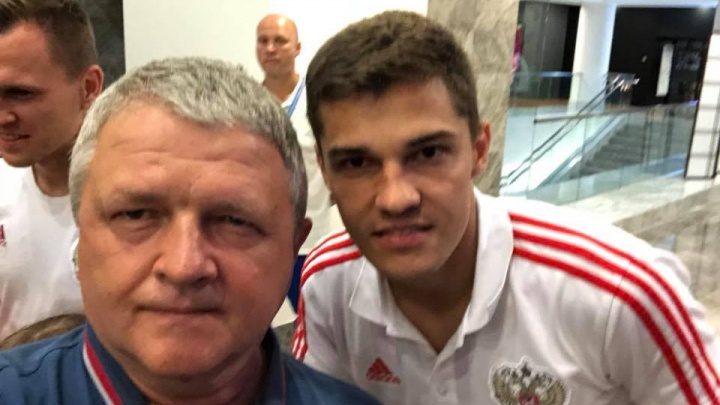 Красноярец заснял хмурых российских футболистов в Сочи после тренировки