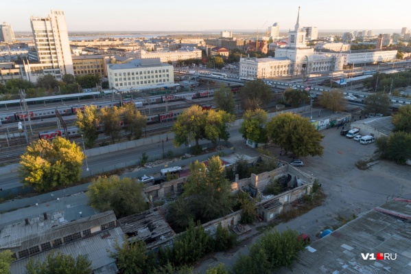 Судьба участка земли со складами в центре города уже много лет решается в судах Судьба участка земли со складами в центре города уже много лет решается в судах