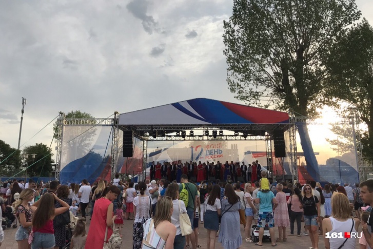 В парке на левом берегу Дона концерт решили провести ближе к вечеру В парке на левом берегу Дона концерт решили провести ближе к вечеру