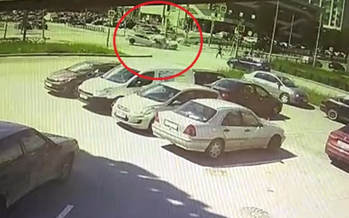 Авария попала на камеру видеонаблюдения Авария попала на камеру видеонаблюдения