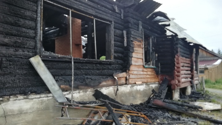 «Видели молнию»: в Челябинской области сгорел визит-центр национального парка «Зюраткуль»