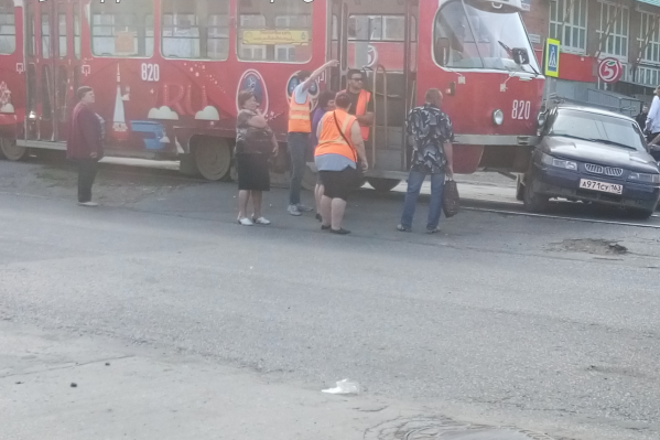 Удар пришелся на сторону переднего пассажира Удар пришелся на сторону переднего пассажира