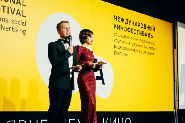 Антон Богданов, как и раньше, будет вести кинофестиваль, а Катерина Шпица вошла в состав жюри кинофестиваля Антон Богданов, как и раньше, будет вести кинофестиваль, а Катерина Шпица вошла в состав жюри кинофестиваля