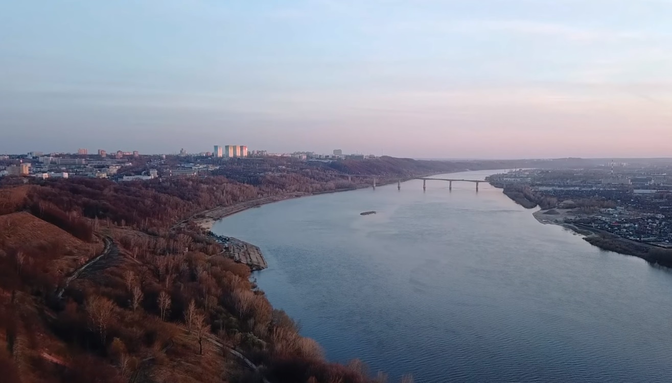 парк швейцария нижний новгород качели. приокский район нижний новгород парк швейцария. площадь парка швейцария в нижнем новгороде. парк швейцария сейчас. рарк швейцария нижний новгород.