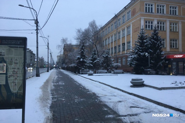 Снег уже начал таять Снег уже начал таять