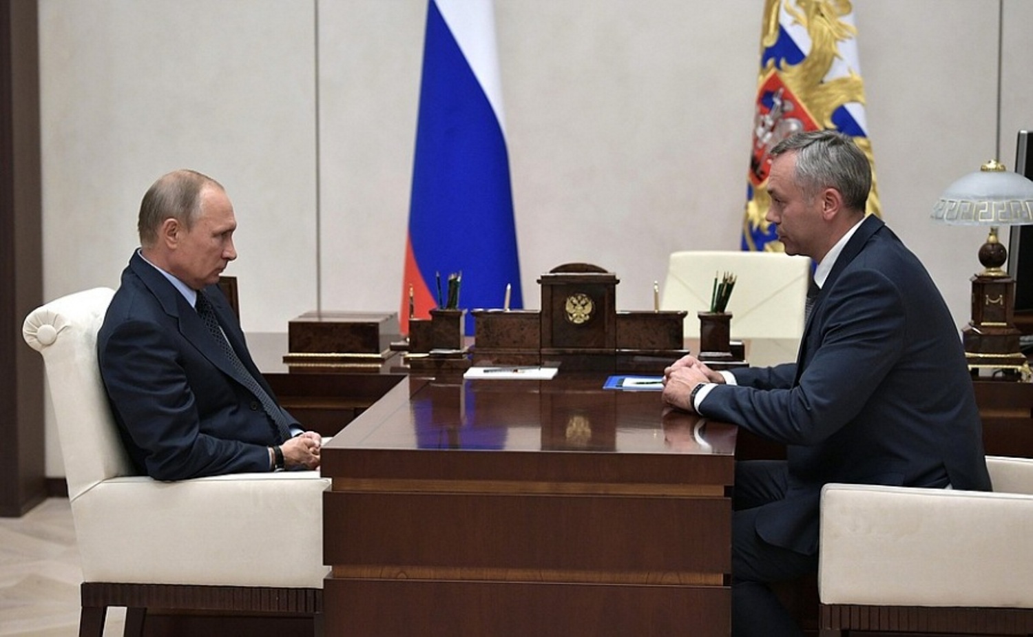 Травников на встрече с Путиным, где обсуждалась его новая должность Травников на встрече с Путиным, где обсуждалась его новая должность