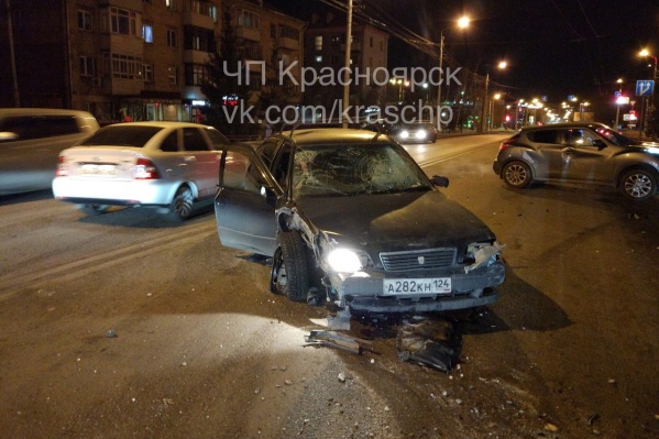 Мужчина попал сразу в две аварии за ночь Мужчина попал сразу в две аварии за ночь
