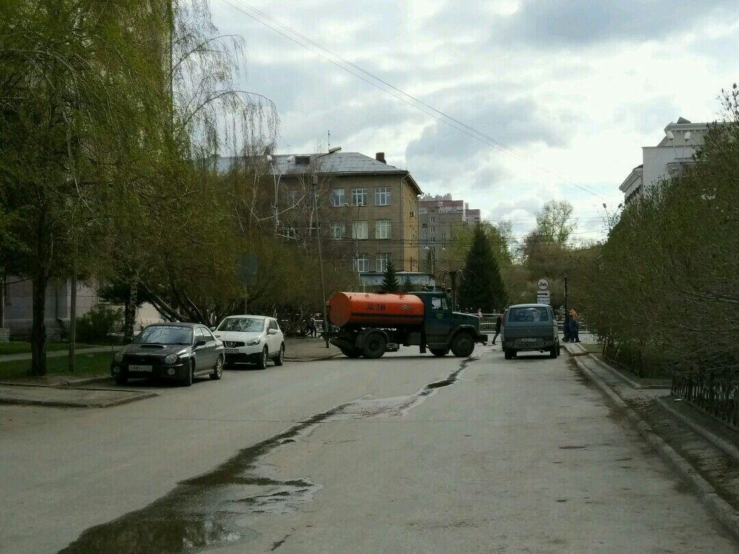 Перекресток ул. Потанинской и Красного проспекта. Фото Михаила Руднева Перекресток ул. Потанинской и Красного проспекта. Фото Михаила Руднева