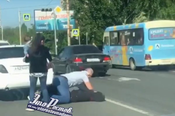 Драку на Королева прохожие сняли на видео Драку на Королева прохожие сняли на видео 