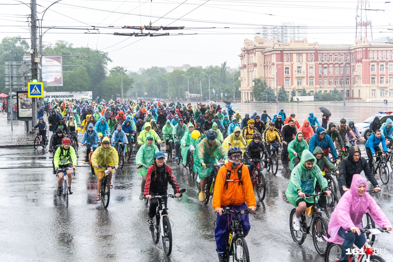 Дождь не помеха: в Ростове прошел массовый велопарад