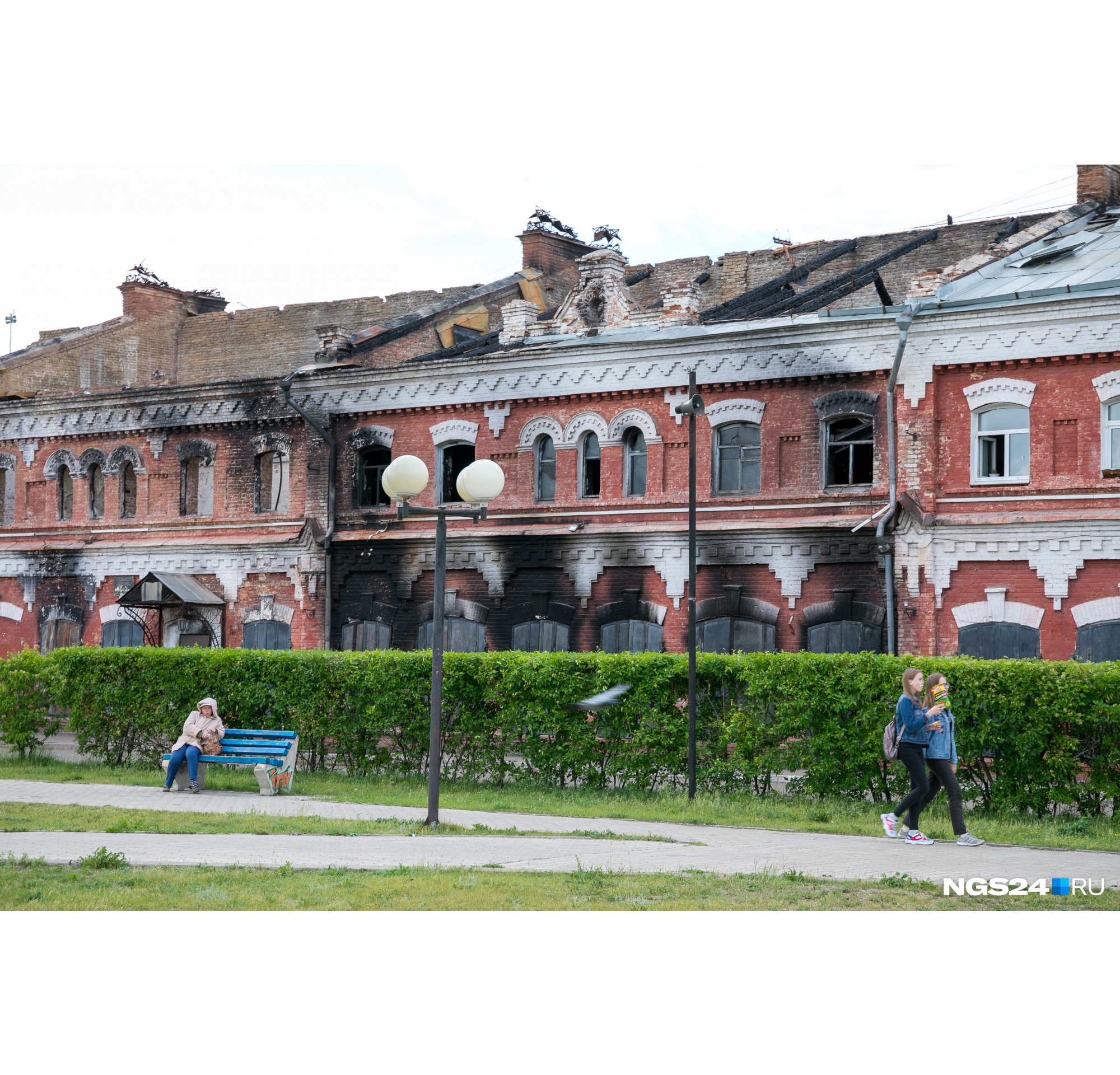 Старинная усадьба сгорела год назад Старинная усадьба сгорела год назад