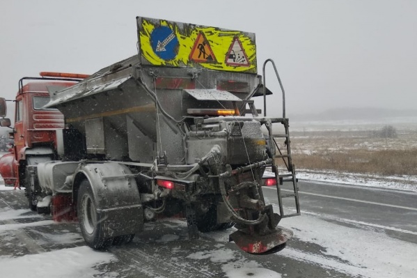 Скорая помощь ехала со стороны Венгеровского района и врезалась в стоящий КАМАЗ Скорая помощь ехала со стороны Венгеровского района и врезалась в стоящий КАМАЗ