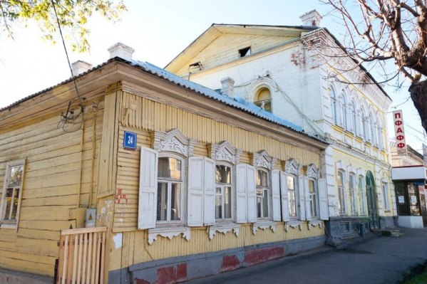 Сколько людей сейчас живет в доме-памятнике, в документах мэрии не указано Сколько людей сейчас живет в доме-памятнике, в документах мэрии не указано