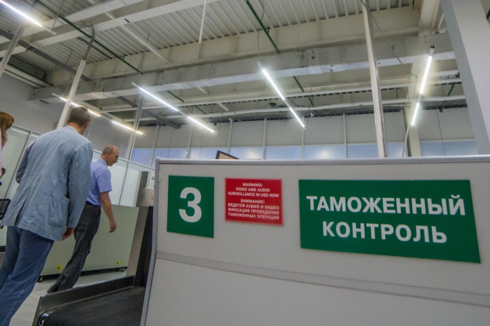 Пассажир с поддельной валютой попытался пройти таможенный контроль в аэропорту Толмачёво Пассажир с поддельной валютой попытался пройти таможенный контроль в аэропорту Толмачёво