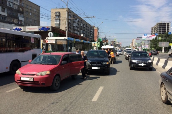 В результате ДТП создалась пробка В результате ДТП создалась пробка