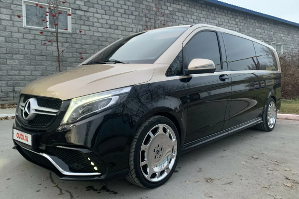 Автомобиль создан на основе серийного Mercedes-Benz V-класса Автомобиль создан на основе серийного Mercedes-Benz V-класса