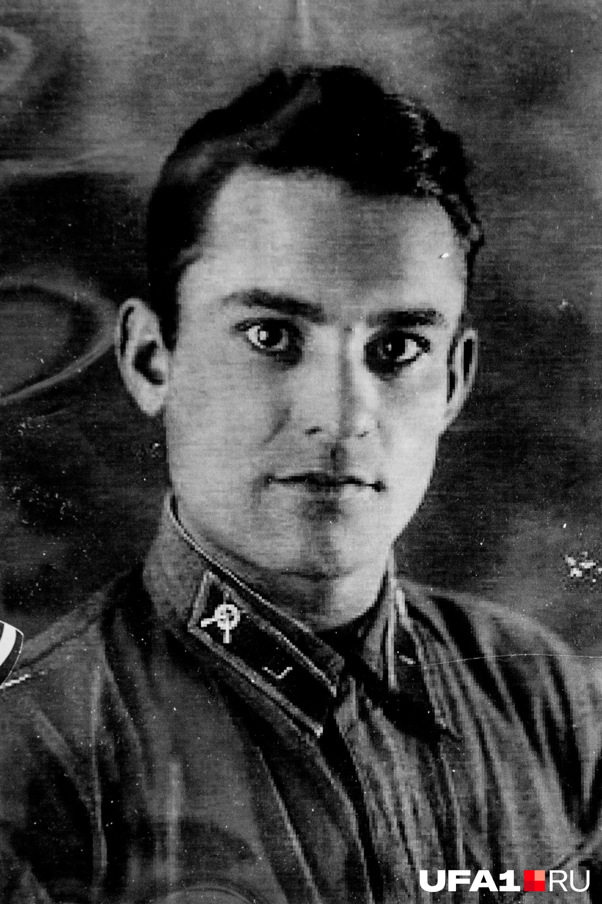 Лидия вышла замуж в мае 1941 года, перед самой войной. Но муж, офицер, вскоре погиб на фронте. Лидия Петровна осталась верна его памяти и больше замуж не выходила. Своего единственного сына она пережила. И теперь живет с внучкой Надеждой Кузнецовой Лидия вышла замуж в мае 1941 года, перед самой войной. Но муж, офицер, вскоре погиб на фронте. Лидия Петровна осталась верна его памяти и больше замуж не выходила. Своего единственного сына она пережила. И теперь живет с внучкой Надеждой Кузнецовой
