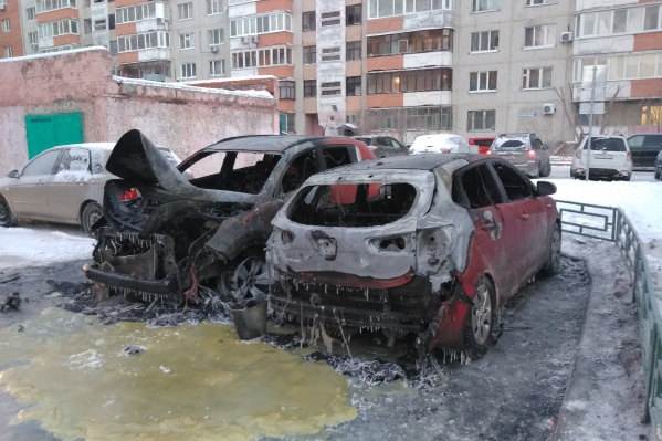 23 декабря сгорели два автомобиля Lexus, а 26 — два KIA 23 декабря сгорели два автомобиля Lexus, а 26 — два KIA