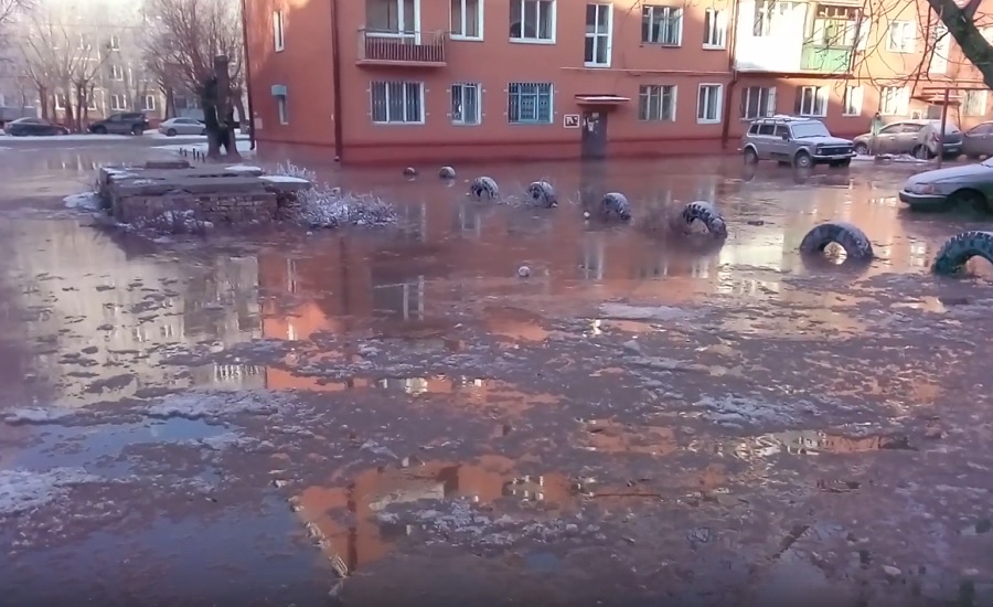 Город омск затопило. Омск потоп. Омск затопило. Потоп в Октябрьске.