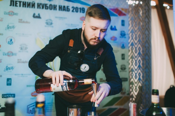 Представитель новокузнецкого коктейль-бара Indica Михаил Мусохранов Представитель новокузнецкого коктейль-бара Indica Михаил Мусохранов