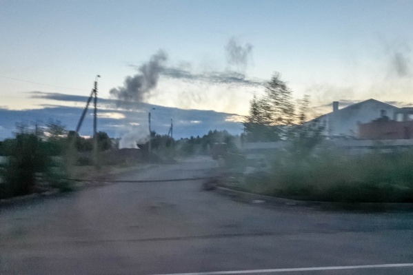 Едкий дым разносился по округе Едкий дым разносился по округе