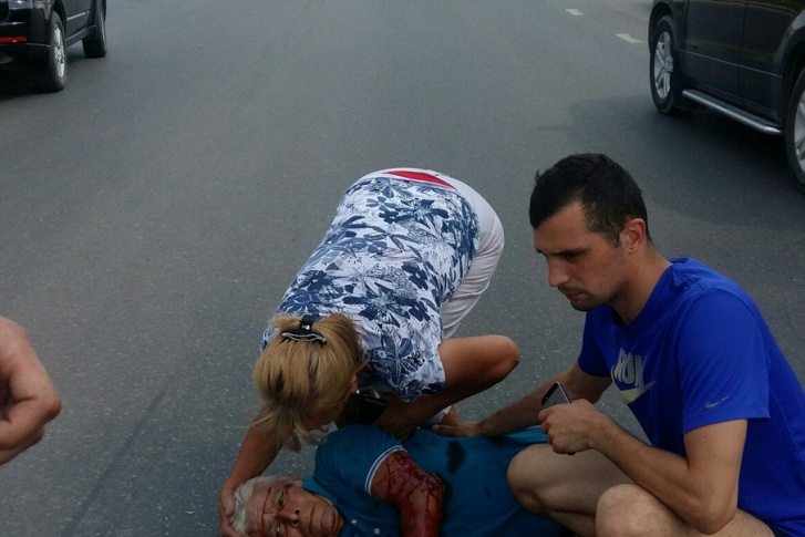 Женщина не заметила пешехода Женщина не заметила пешехода